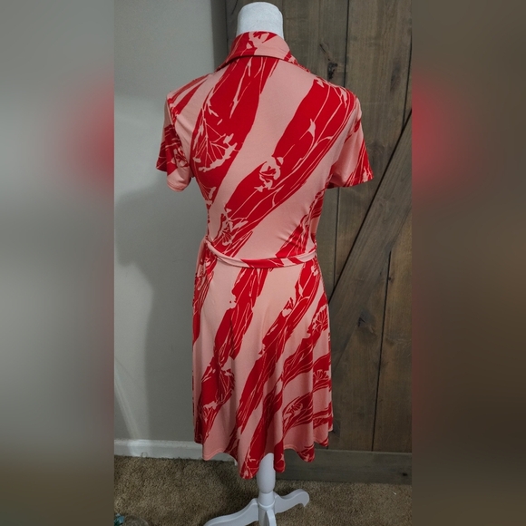 NEW YORK & COMPANY Abstract Print Stretch Wrap Midi Dress In Red/pale Pink. SM - Picture 13 of 15
